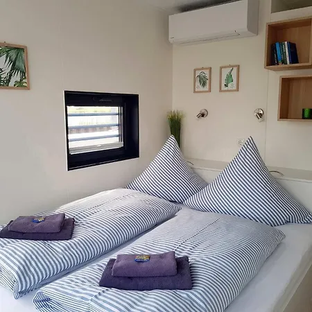 Botel Hausboot Marama - Lp10 *